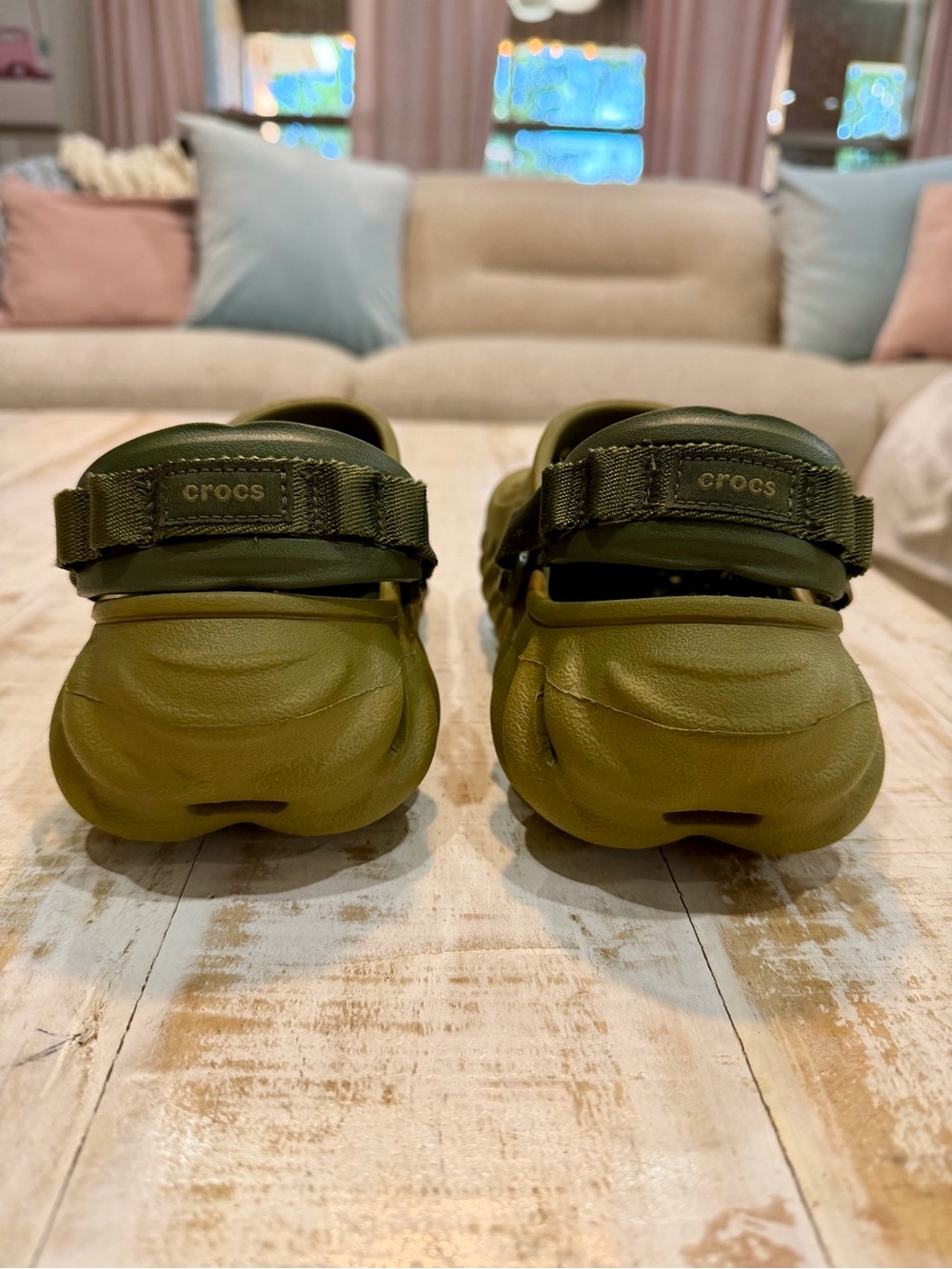 CROCS Echo Clog in Olive Green M4 W6 - Picture 3 of 6